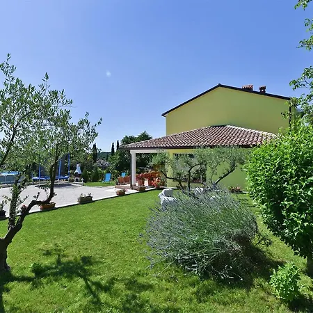 Nyaraló House Roza 2065