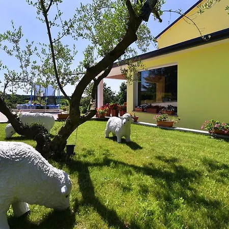 Nyaraló House Roza 2065