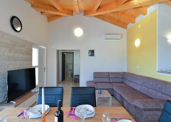 House Roza 2065