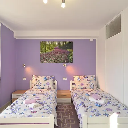 House Roza 2065 بيت للعطل